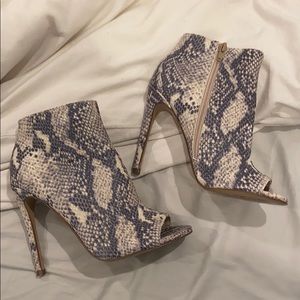 Steve Madden Snake skin heels